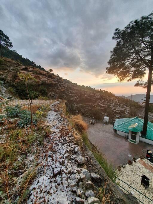 Kasauli Cascade A Cheerfull 4 Bedroom Challet Extérieur photo
